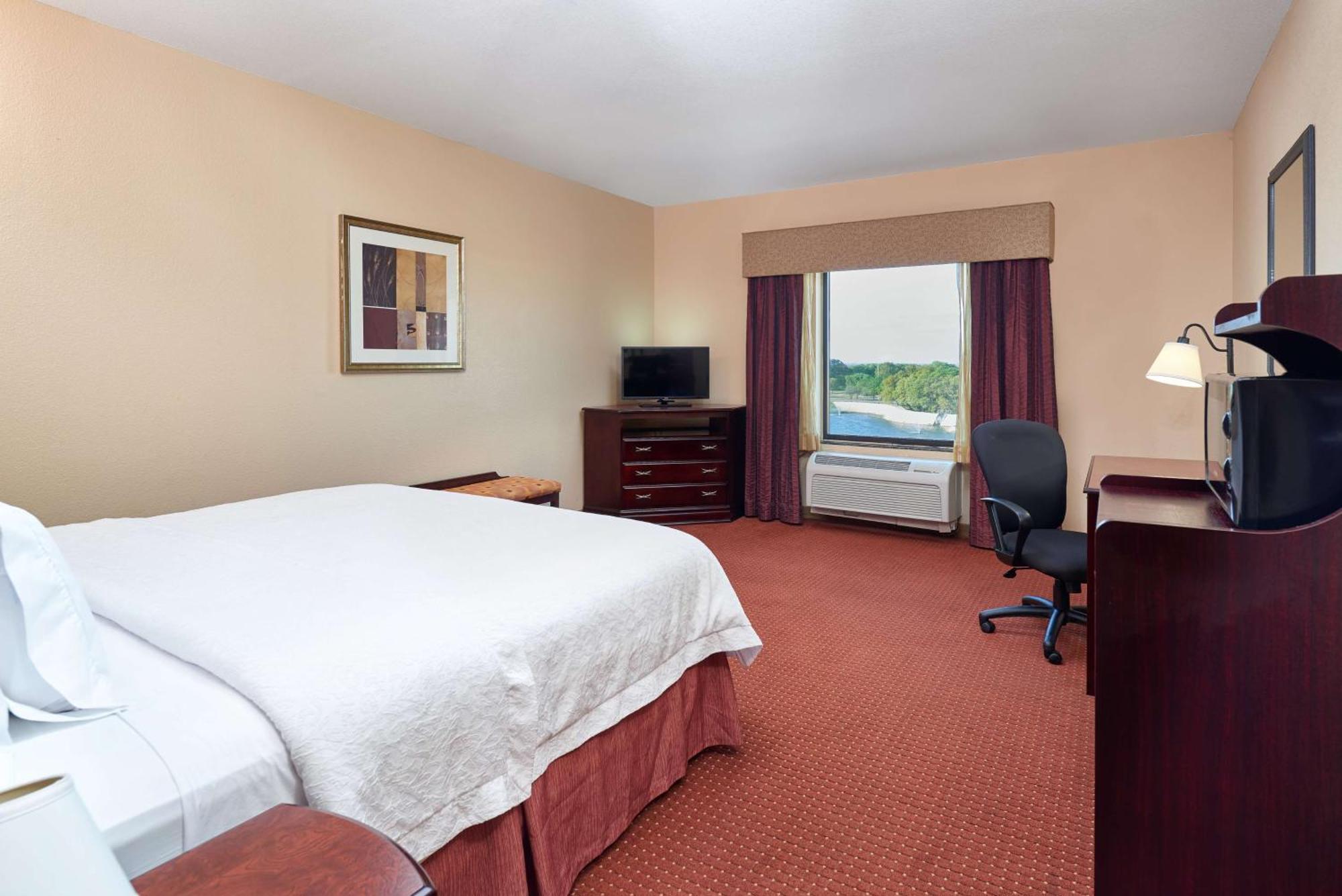 Hampton & Austin South Hotel Buda